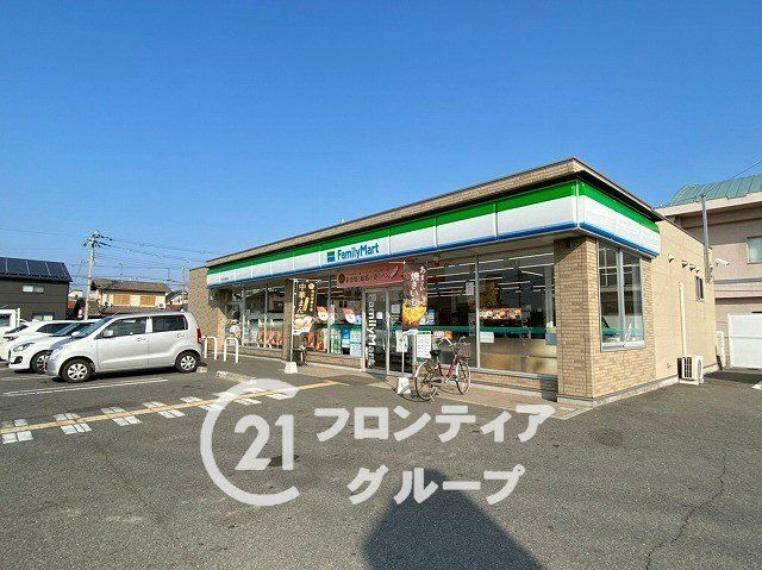 コンビニ ファミリーマート加古川長田店徒歩15分。