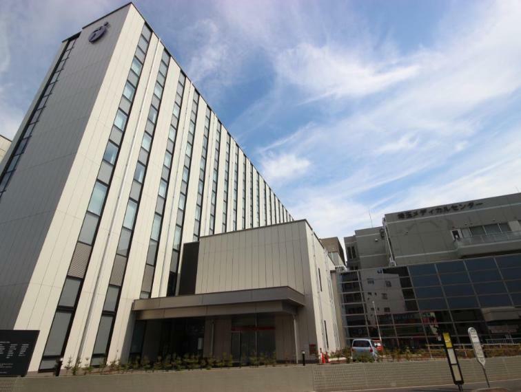 埼玉メディカルセンター（病床数395床を擁する旧浦和市内で最大級を誇る大規模病院です。最先端の設備で、高度な医療を受けることができます。診療科は内科、外科などの他多岐にわたります。）（約820m）