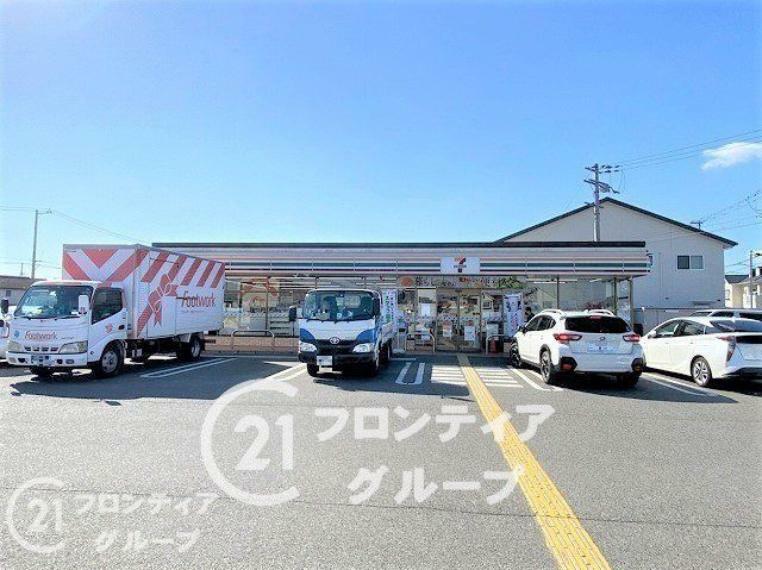 徒歩17分。セブンイレブン加古川美乃利店　徒歩19分。（約1,310m）