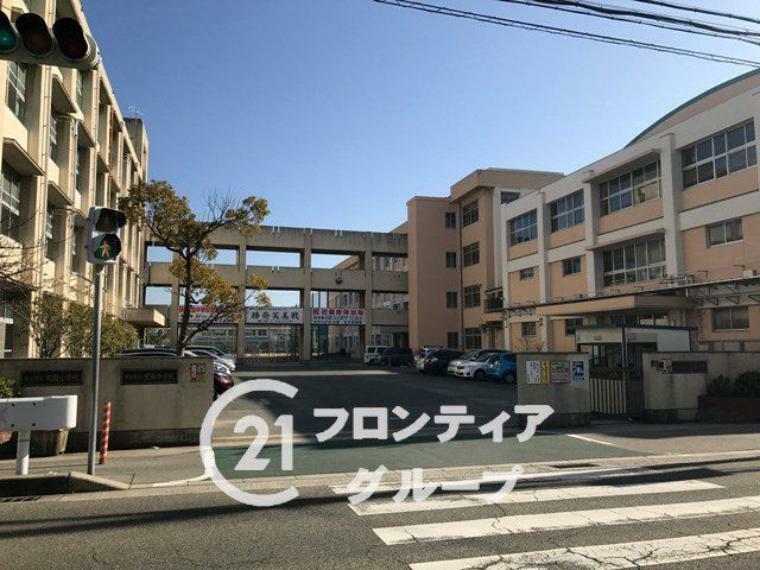 小学校 徒歩11分。明石市立花園小学校