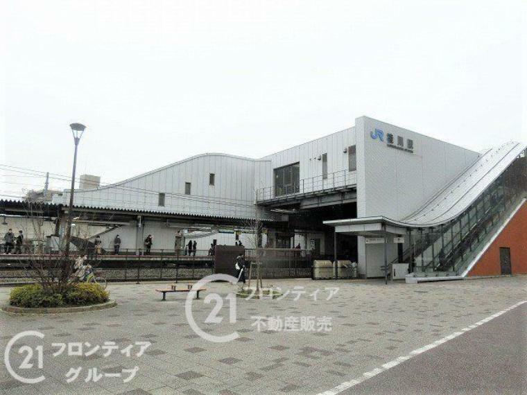 桂川駅（JR西日本 東海道本線）徒歩6分。