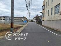 現地前道の写真更新！日常の生活に関わる周辺施設もあわせてご紹介いたします。