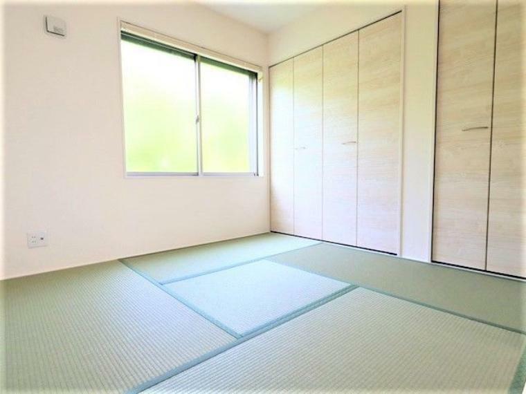 同仕様写真(外観) ＼同仕様写真/い草香る畳スペースは、使い方色々！客室やお布団で寝るときにぴったりの空間ですね。