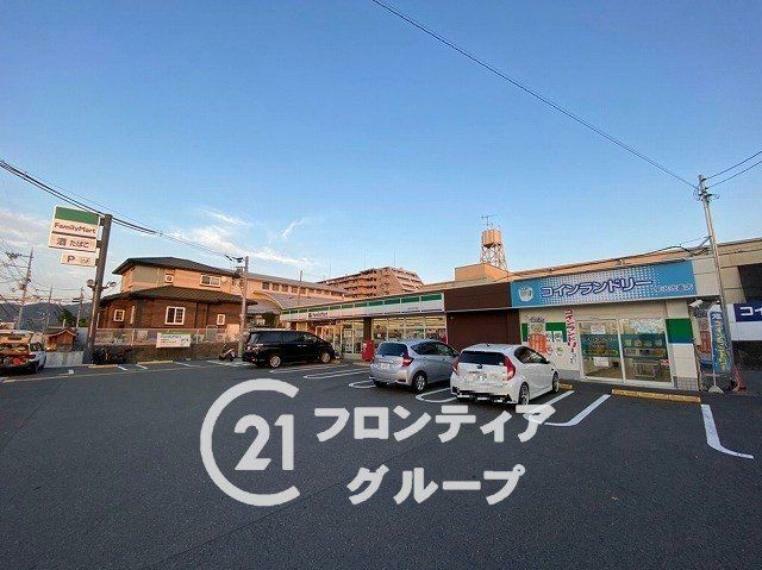 コンビニ ファミリーマート京都宇治弐番店 徒歩10分。