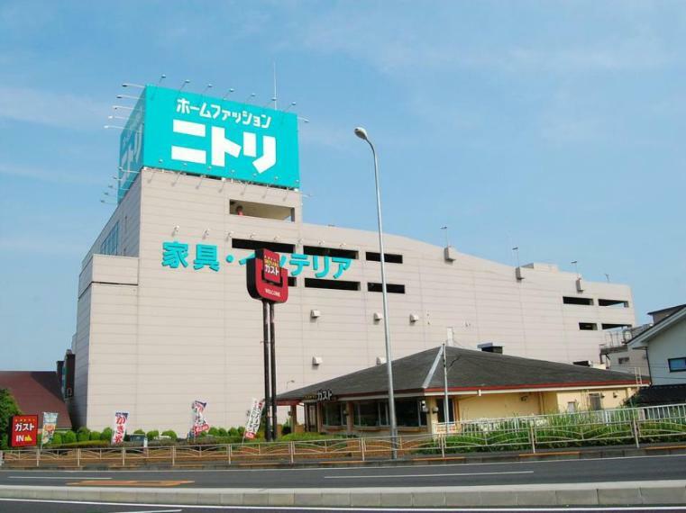 ホームセンター ニトリ横浜鶴見店（「お、ねだん以上」の豊かな暮らしをお手伝いしてくれます。大型家具からインテリア用品まで。）