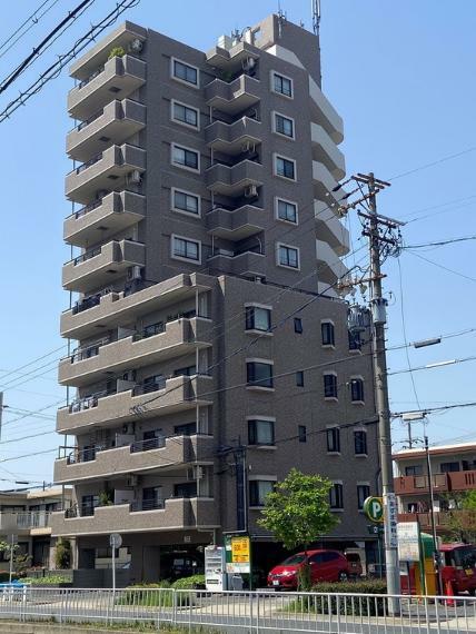 外観写真 昭和区藤成通に佇む、地上11階建てマンション「桜山アイリス2番館」の一室をご紹介します。
