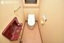 トイレ 【トイレ】タンクレスタイプのトイレは温水洗浄便座機能付き 手洗い器もあります