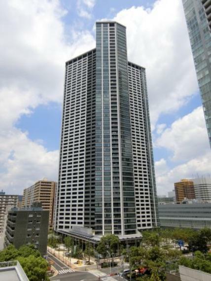 外観写真 平成28年築、地上53階建て、総戸数1420戸、制震構造大規模タワーレジデンス。