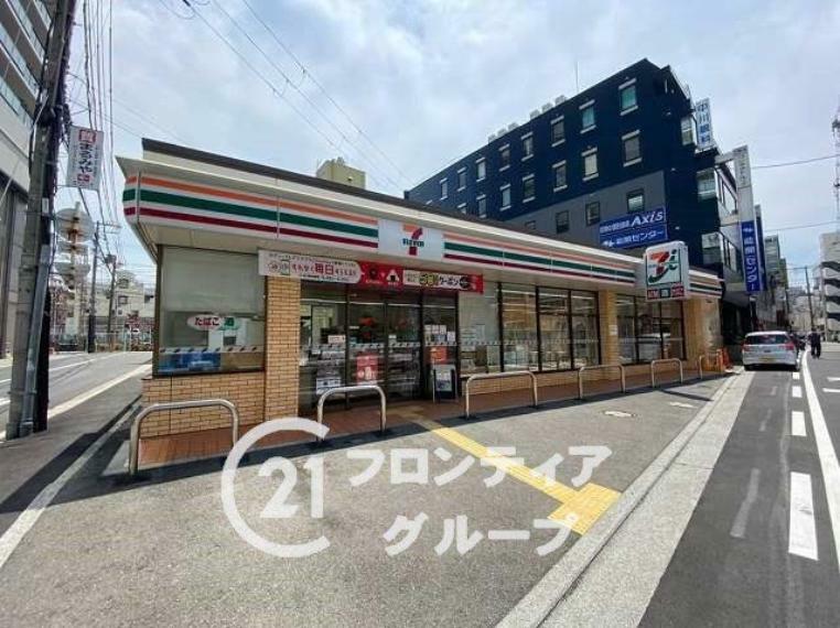 コンビニ セブンイレブン堺東駅前店　徒歩1分。