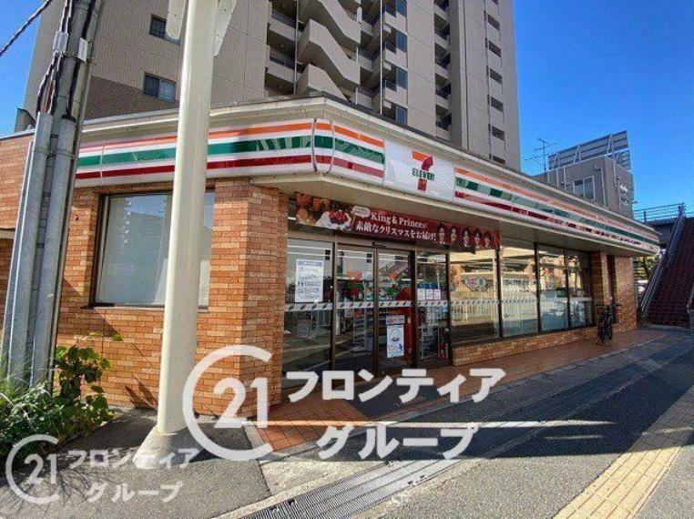コンビニ セブンイレブン堺光明池駅東店 徒歩2分。