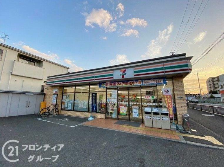 コンビニ セブンイレブン岸和田加守町2丁目店　徒歩15分。