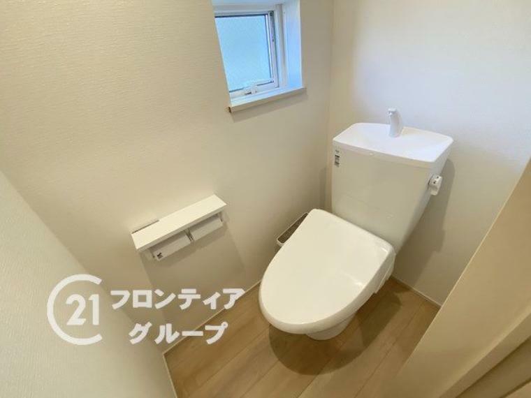 トイレ 1階、2階どちらにも節水省エネ仕様のシャワートイレを採用しています。