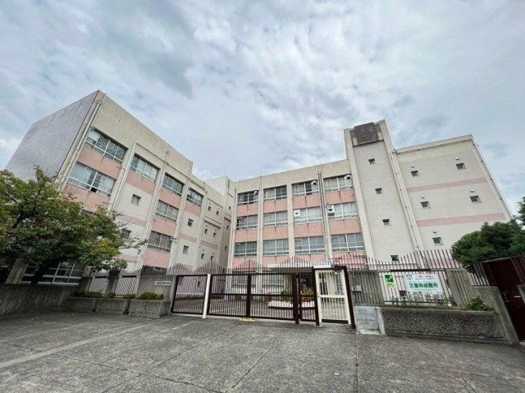大阪市立矢田中学校 徒歩11分。