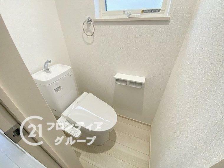 トイレ トイレは1階と2階の2カ所に設置！階段を上り下りせずに使用できるので、高齢の方にも安心です！