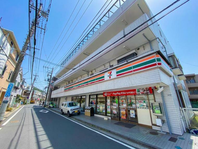コンビニ セブンイレブン横浜太尾町店（24時間営業ですので、急な買い物に便利です。）