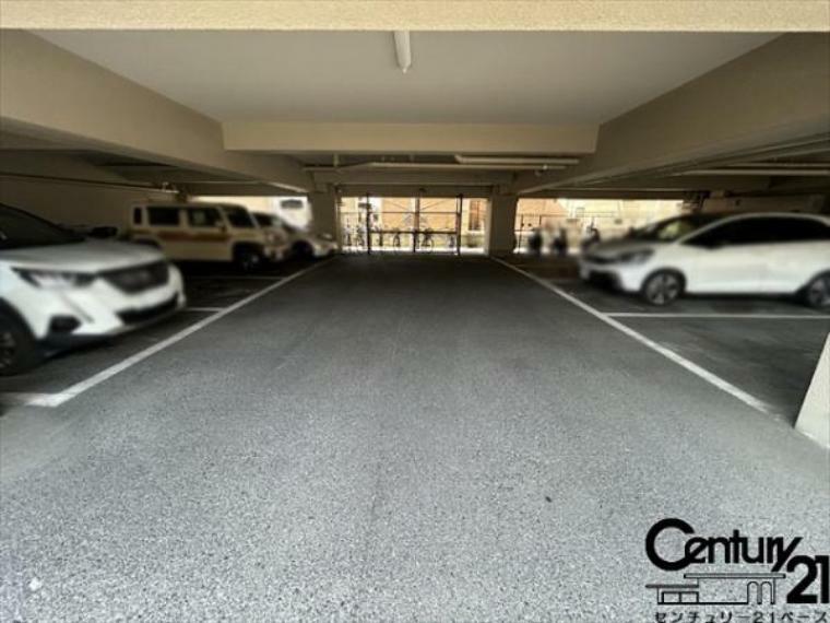 敷地内駐車場 ■現地撮影写真■駐車スペースもしっかりと完備！