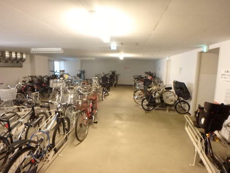 駐輪場 雨や盗難から自転車を守る屋内駐輪場