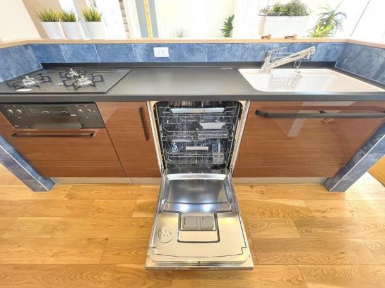 キッチン 大容量の食器洗い乾燥機付きのキッチンです。