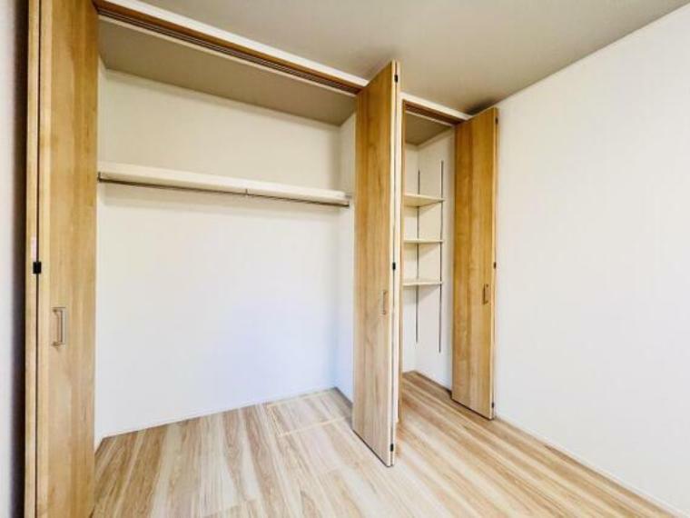 収納 収納付きの洋室は、お部屋を広く使えますね。