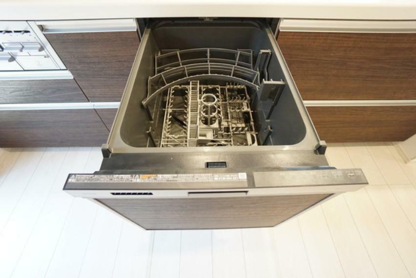 キッチン 炊事時間を大幅に短縮できる食器洗浄乾燥機付きキッチンです＾＾冬場の洗い物による手荒れの悩みも軽減されますね。