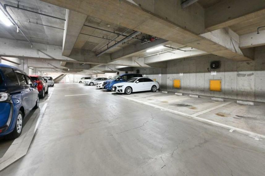 駐車場 きちんと管理された駐車場。管理状態の良さがうかがえます。