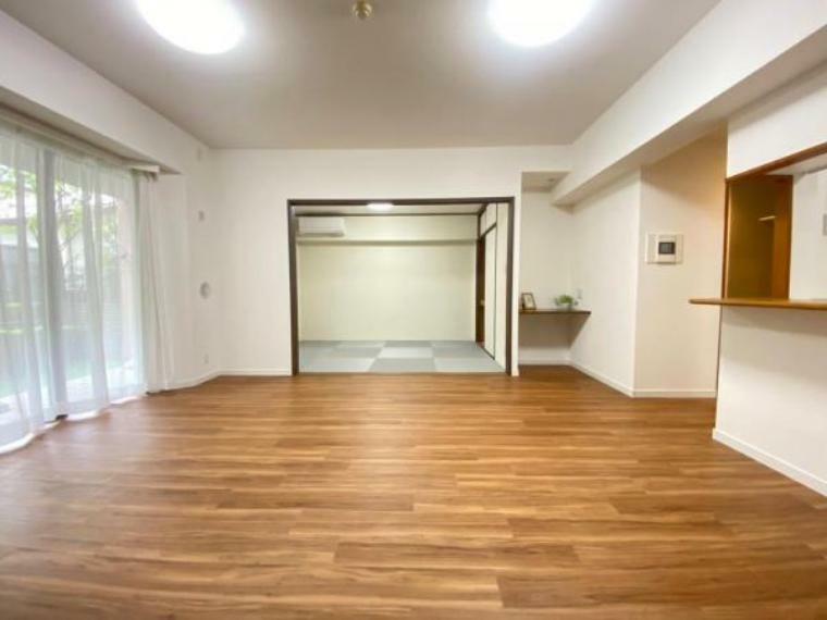 LDK＋隣接和室、間仕切りを開放すれば計24.4帖の大空間に。