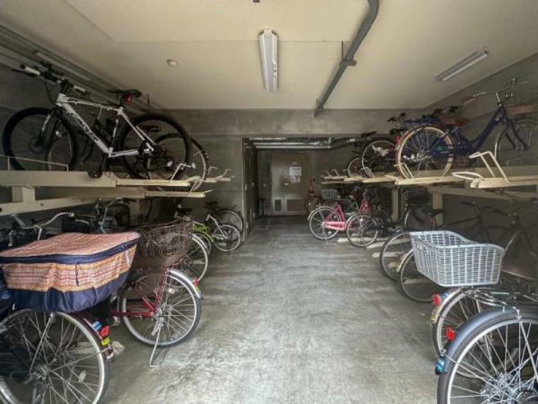 駐輪場 【自転車置場】室内の為雨やほこりなどの汚れも軽減できます。