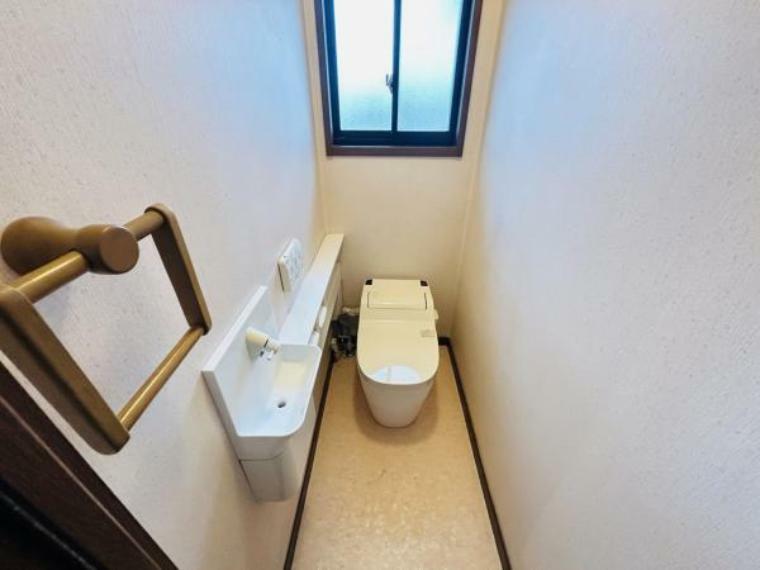 トイレ 2階トイレです。トイレが2か所あるので取り合いにならずに済みそうですね。