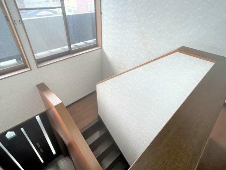 階段スペースです。まわり階段ですので昇り降りしやすいですね。