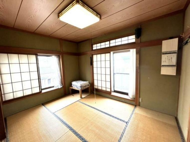 和室 【2階北側和室】2階にも和室があり6帖の広さと押入れがあります。
