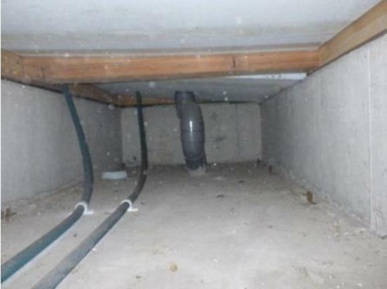 構造・工法・仕様 【床下】床下まで確認の上でリフォームし、シロアリの被害調査と防除工事もおこないます。
