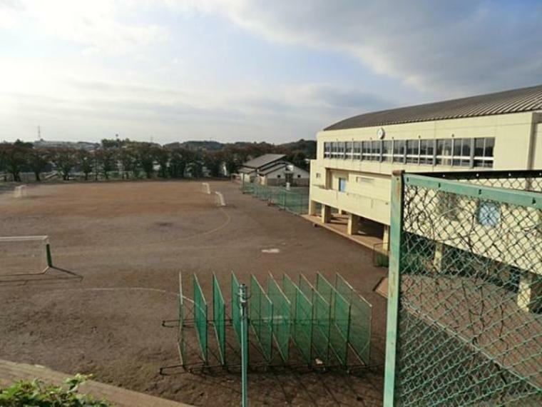 中学校 横浜市立山内中学校まで約800m
