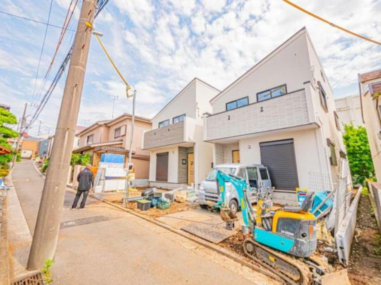 現況外観写真 毎日のお散歩も楽しく緑に恵まれた静かな住環境となります!!伸び伸びスローライフを叶えてくれる物件！自然豊富な季節の移ろいを身近に感じられる環境は空間に彩りを添えておしゃれな住空間を作り上げます！