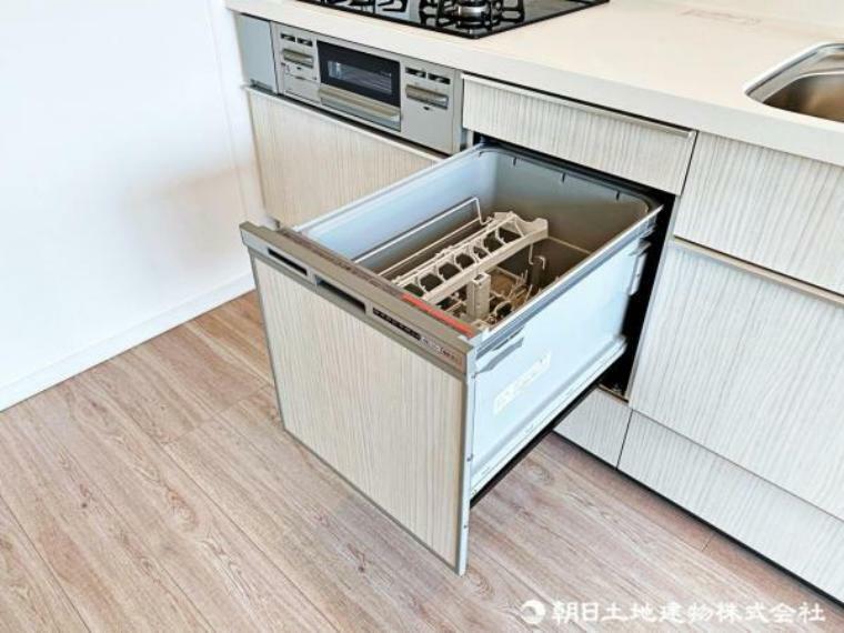キッチン 食器洗浄機が後片付けをサポート！食事後の家族のくつろぎタイムをゆっくりもてます