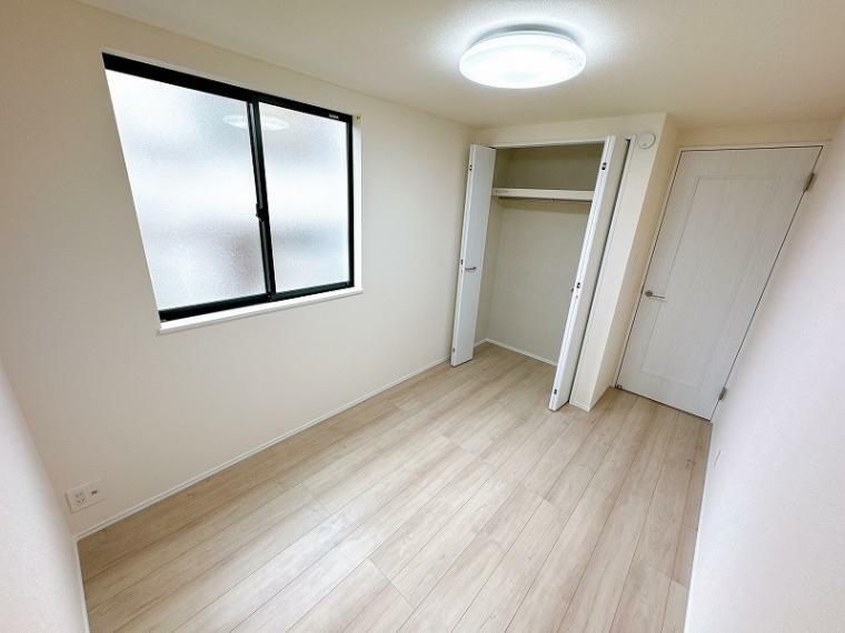 子供部屋 1階4.5帖/全居室2面採光につき明るく開放的な室内です。