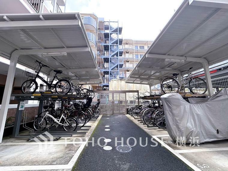 駐輪場 屋根付きの駐輪スペースは、雨風から大事な愛車を守ってくれます。