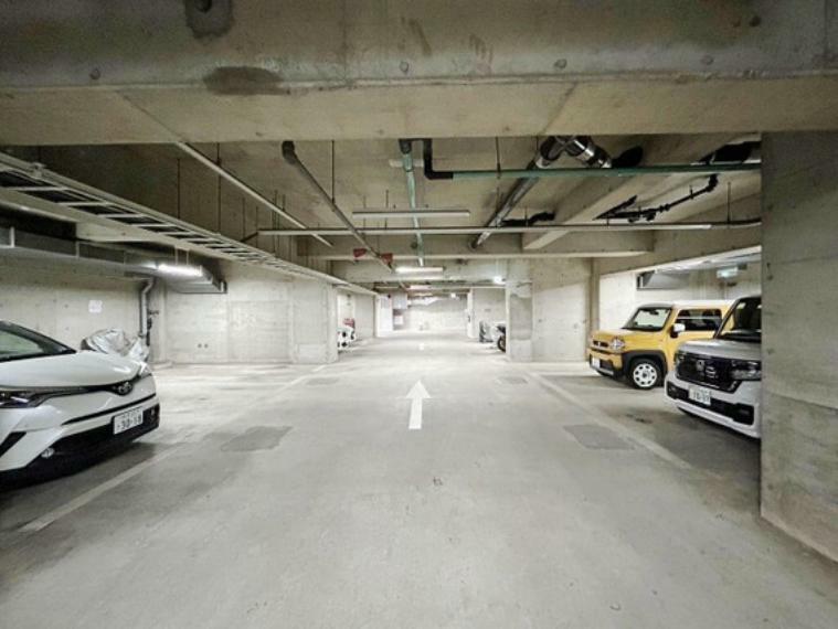 駐車場 お車をお持ちの方に駐車スペースを確保しました。駐車可能な車種や空き状況は管理会社にご確認ください。
