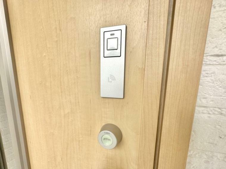 防犯設備 タッチ一つで鍵の開錠が可能なタッチキー付き  毎日使うドアの開け閉めがとてもスムーズになります（^^