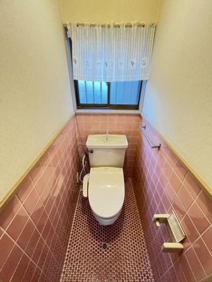 トイレ 小窓があり通気性良好なトイレ