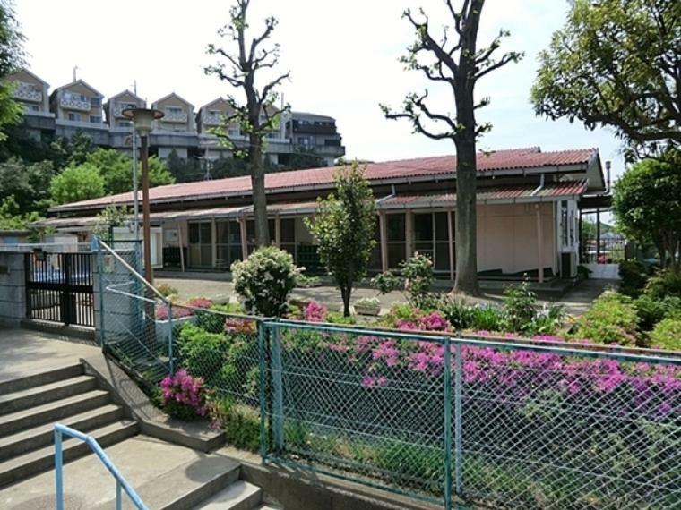 幼稚園・保育園 横浜市杉田保育園 小高い丘の上にある60名定員の小さく可愛らしい保育園。子供達はみな元気いっぱいで明るくのびのびと生活しています。