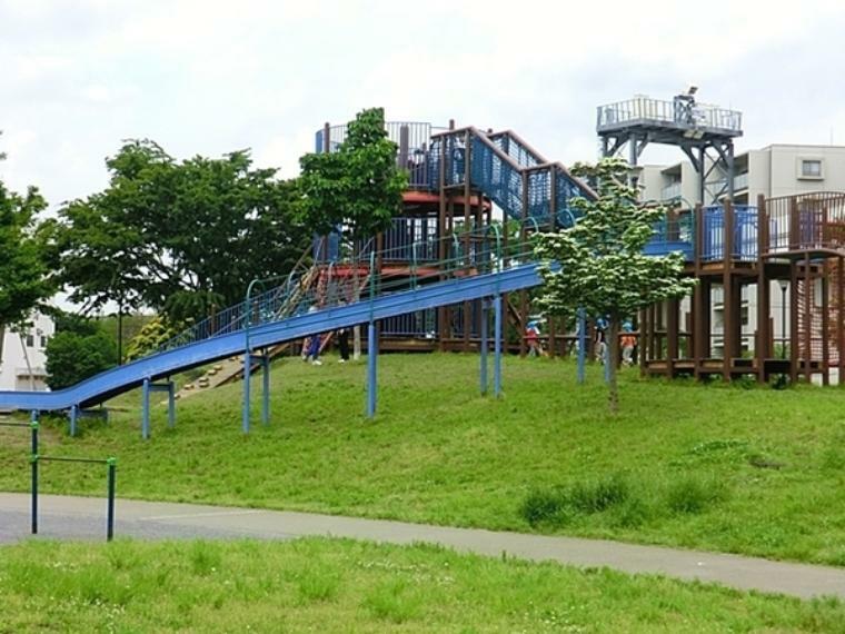蒔田公園 京急線南太田駅または横浜市営地下鉄吉野町下車徒歩5分の大岡川沿いにあり、大型遊具が充実、カヌー体験もできる公園