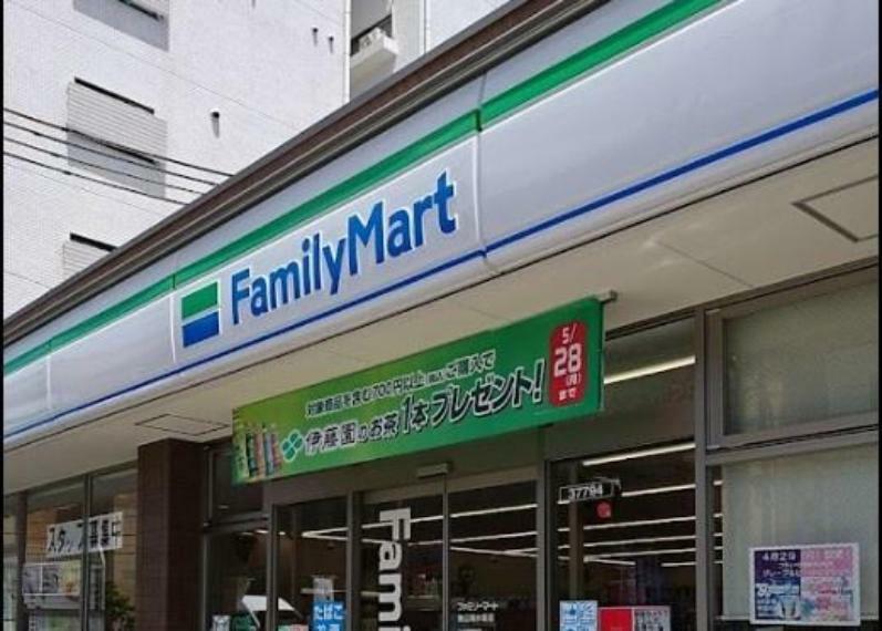 コンビニ ファミリーマート東山清水坂店
