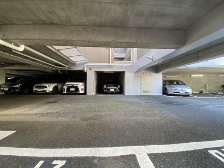 駐車場 ■安心の新耐震基準マンション（総戸数79戸）  ■2022年12月に大規模修繕工事実施済み