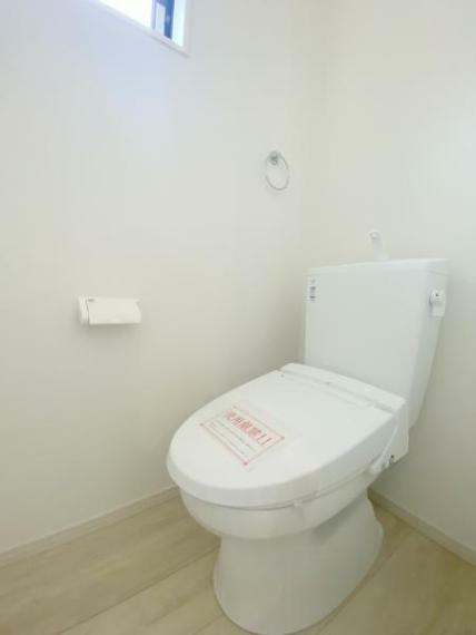 トイレ ■2階のトイレ、いつでも衛生的なウォシュレット付き