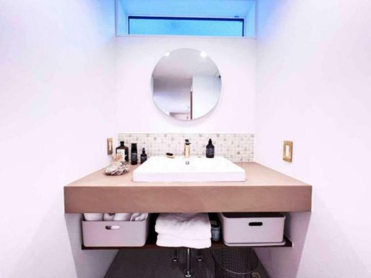 洗面化粧台 清潔感溢れるスタイリッシュなデザインの洗面化粧台