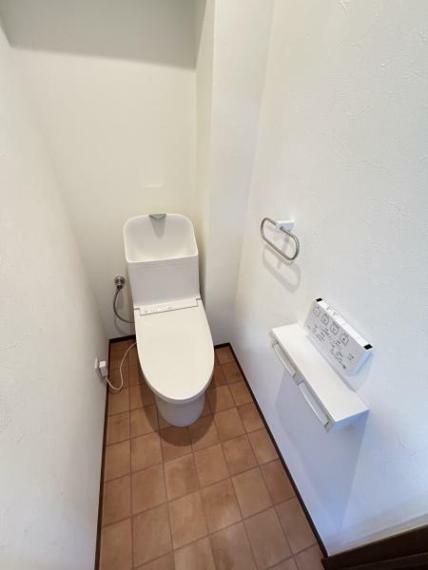 トイレ 【クリーニング済】トイレ　令和1年12月頃　TOTO製トイレ新品交換、床クッションフロア・壁紙張替済。クリーニングを行いました。
