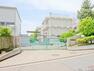 中学校 横浜市立岡津中学校　約1000m　住宅街の中にある中学校なので通学も安心です。
