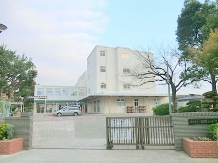 中学校 横浜市立日限山中学校　約1200m　小学校にも近く、落ち着いた環境にある中学校です。