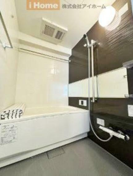 浴室 新規リフォームにより設備を一新。ダークトーンのパネルを使用したワンランク上の上質なデザインです。