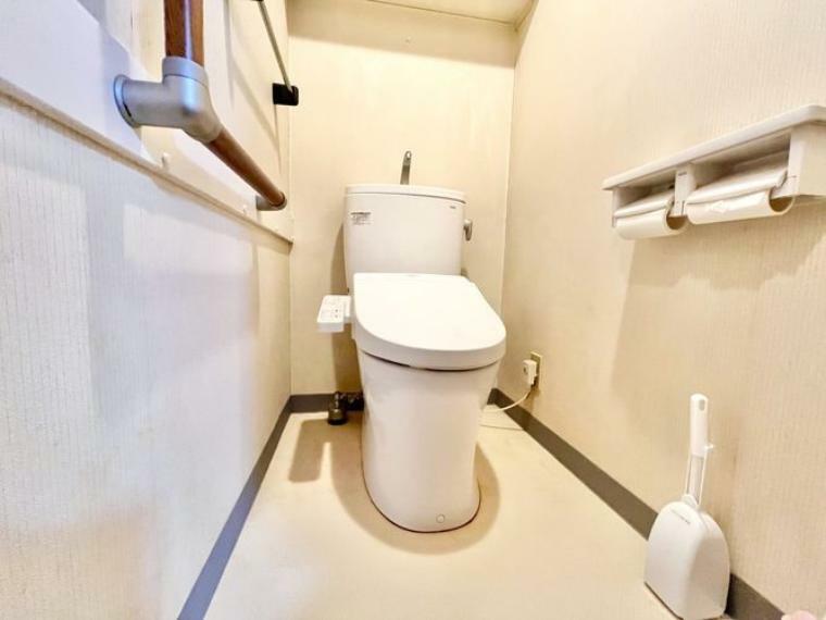 トイレ トイレは清潔感があります。温水洗浄便座付きで操作が容易です。